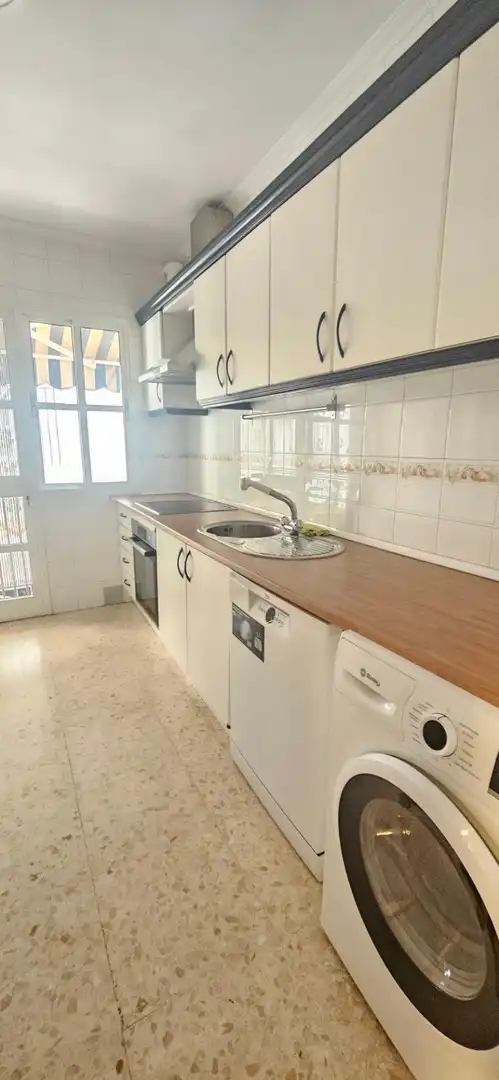 Küche von Wohnung zur Miete in Dos Hermanas mit Klimaanlage, Terrasse und Möbliert