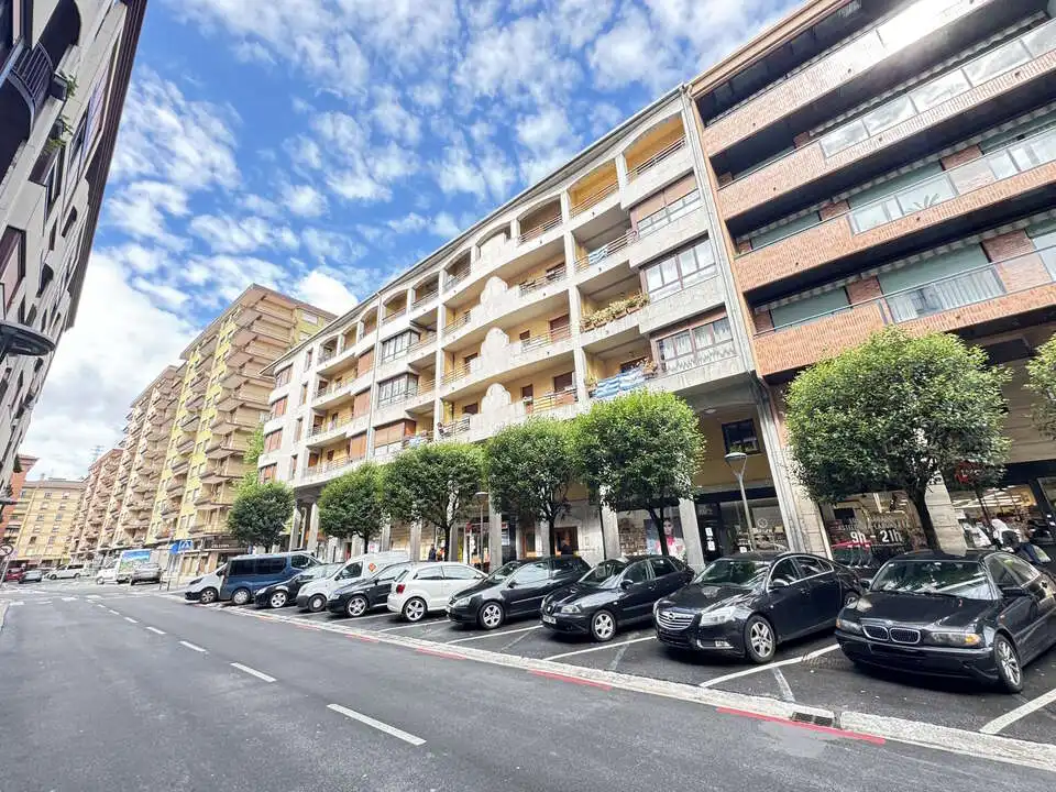 Vista exterior de Local de alquiler en Urretxu con Amueblado