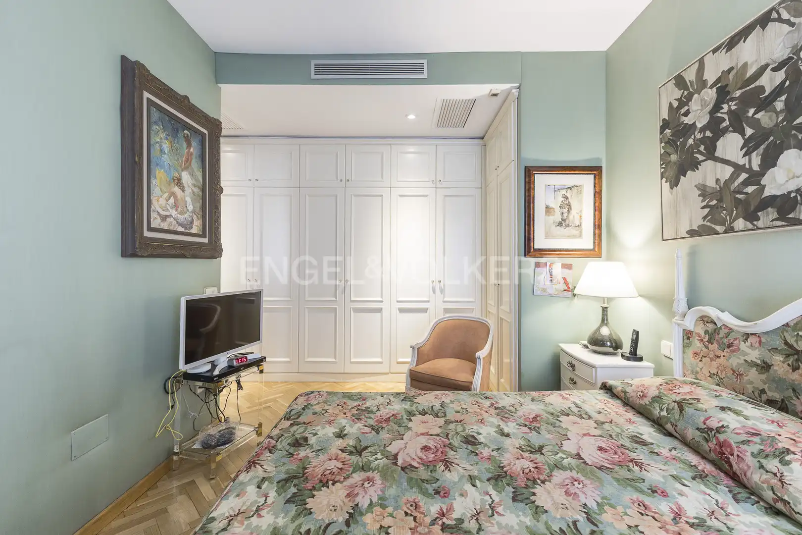 Schlafzimmer von Einfamilien-Reihenhaus zum Verkauf in Barcelona mit Heizung, Privatgarten und Parkett