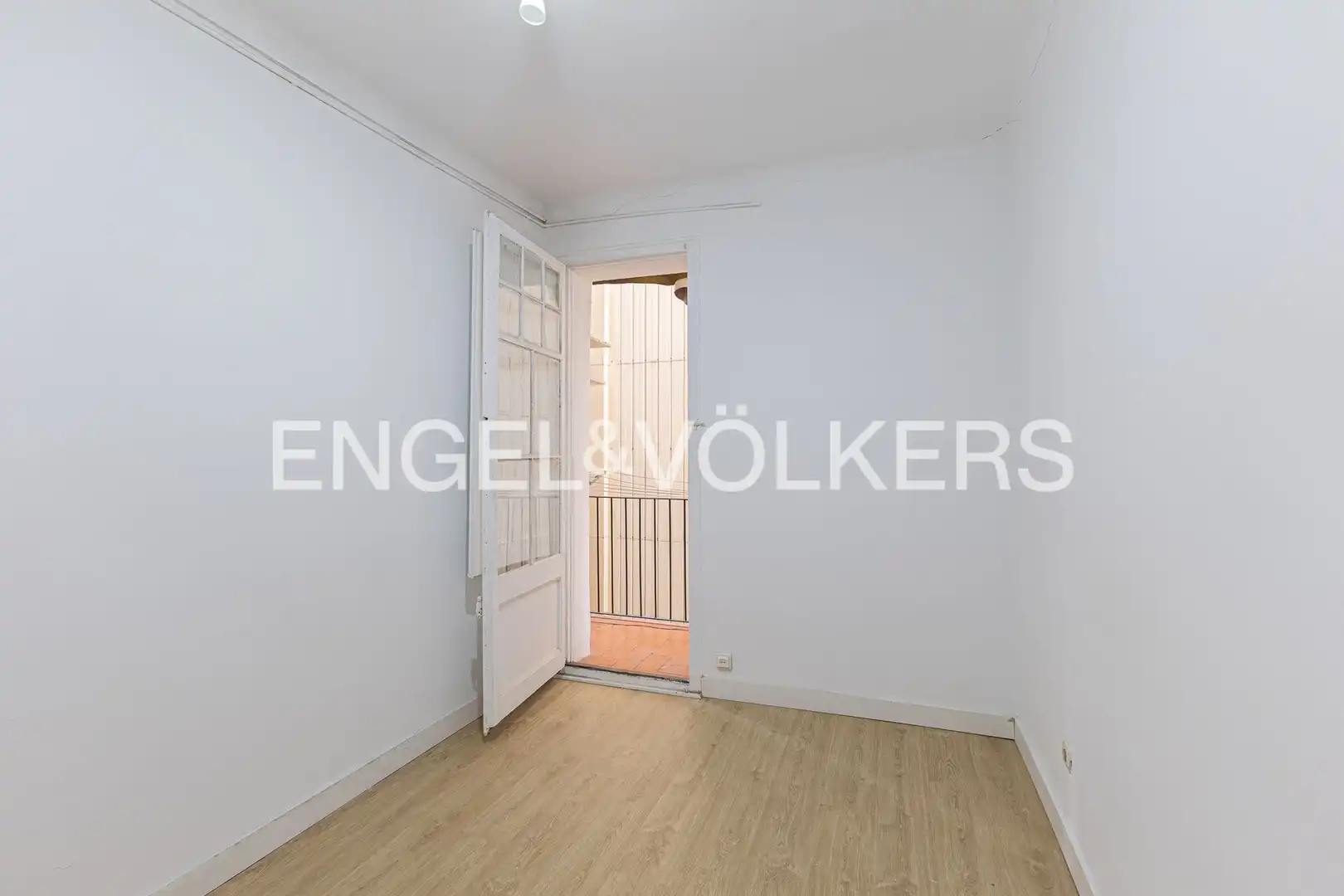 Flat for sale in Barcelona  with Heating, Parquet flooring and Balcony