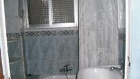 Bathroom of Flat for sale in  Madrid Capital