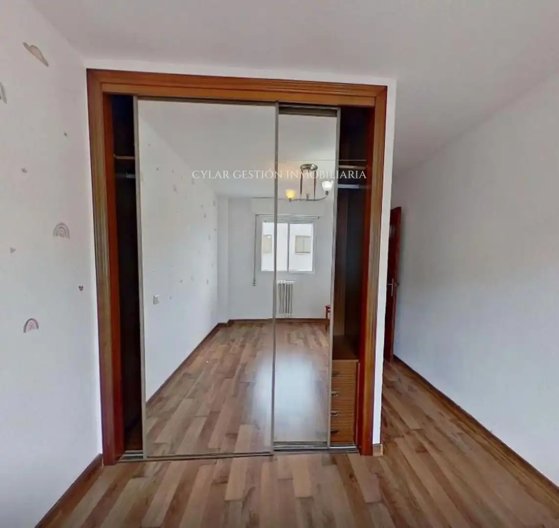 Dormitori de Pis en venda en Santa Marta de Tormes amb Calefacció, Parquet i Forn