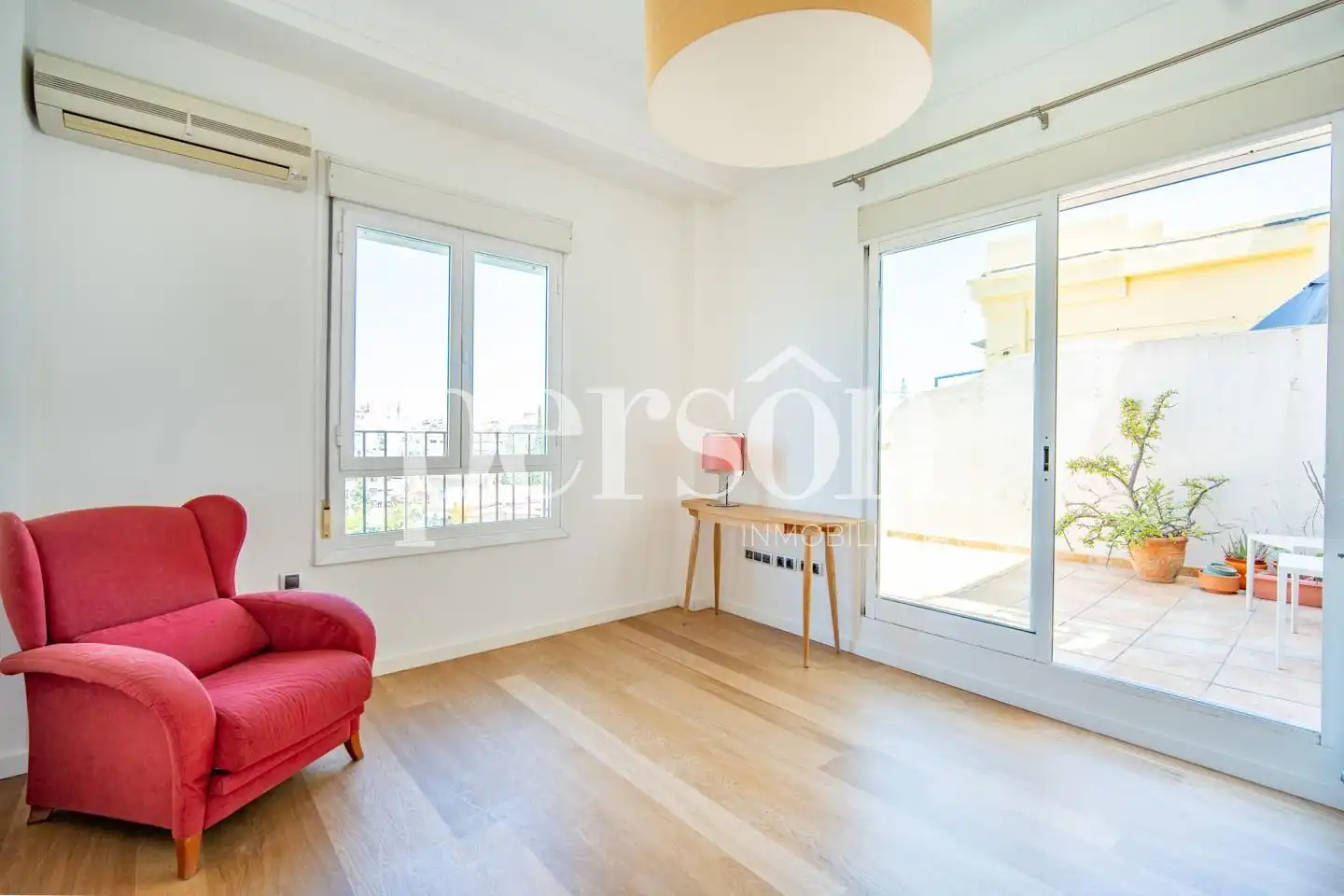 Dormitori de Àtic de lloguer en Valencia amb Aire condicionat, Parquet i Terrassa
