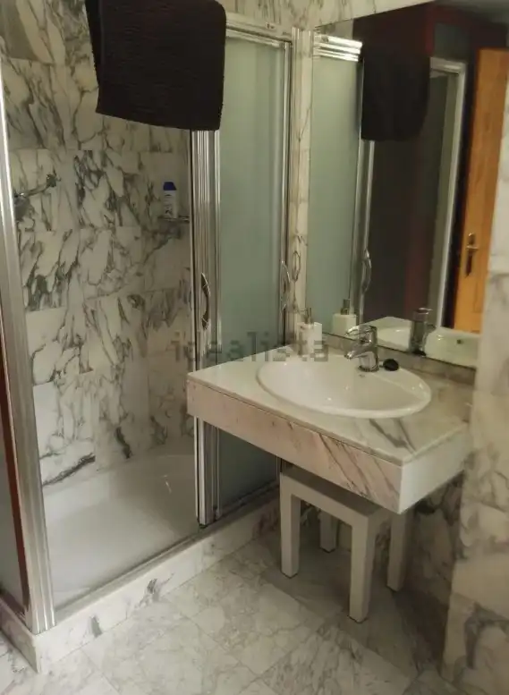 Baño de Piso en venta en Granada con Aire acondicionado, Calefacción y Amueblado