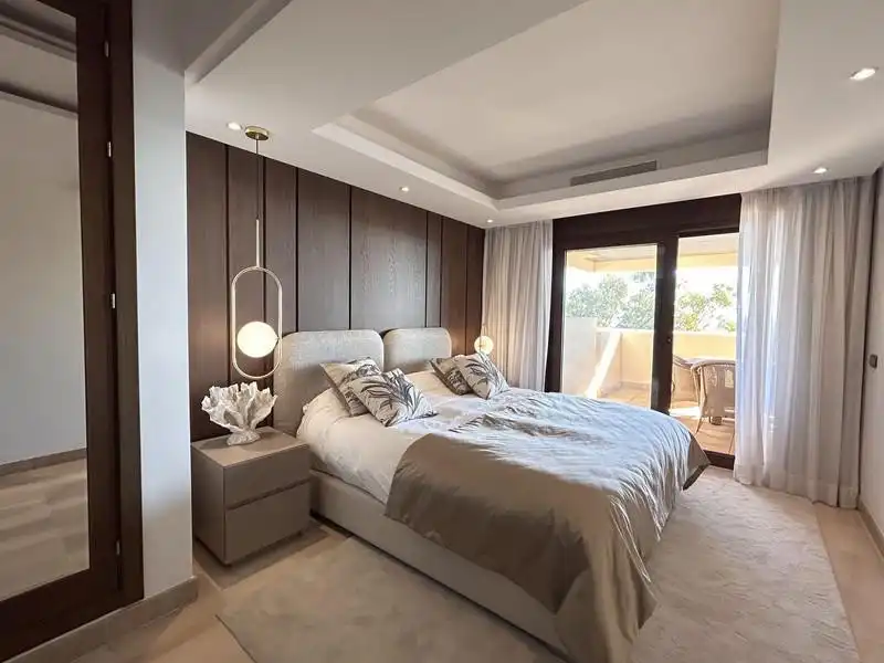 Habitación de Apartamento de alquiler en Estepona con Aire acondicionado, Terraza y Piscina