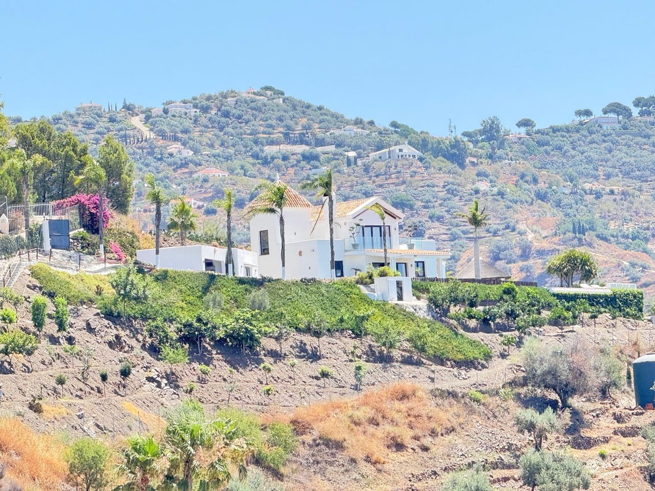 Vista exterior de Casa o xalet en venda en Vélez-Málaga amb Aire condicionat, Calefacció i Jardí privat