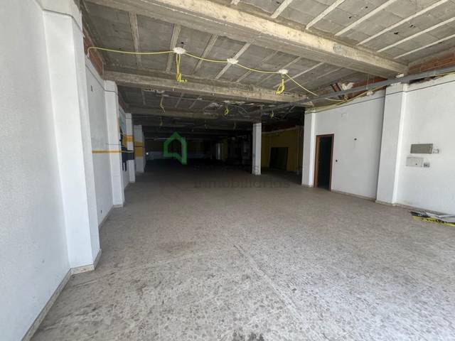 Local comercial en Alquiler en Maria Auxiliadora - Barriada de Llera