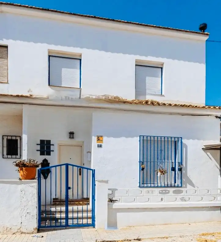 Vista exterior de Casa adosada en venda en Altea amb Jardí privat i Moblat