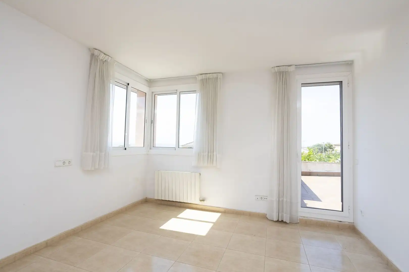 Sala d'estar de Casa o xalet en venda en Canet de Mar amb Calefacció