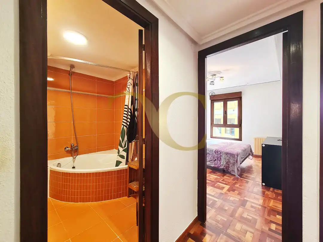 Habitación de Piso en venta en Oviedo  con Calefacción, Trastero y Amueblado