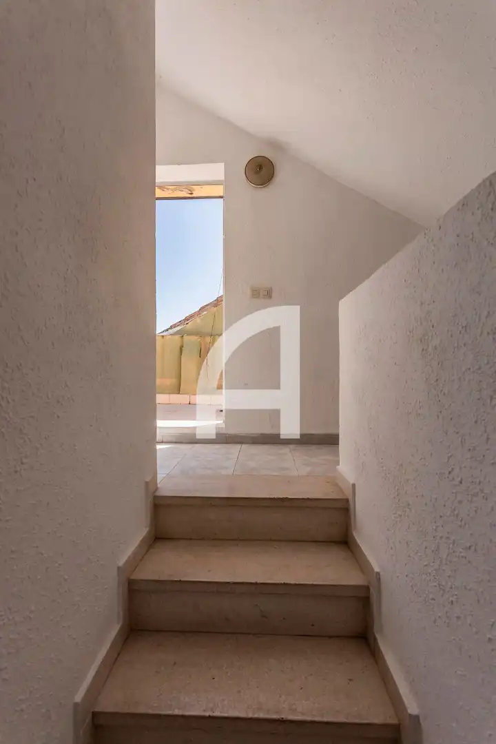 Terrasse von Einfamilien-Reihenhaus zum Verkauf in Fuengirola mit Terrasse, Abstellraum und Schwimmbad