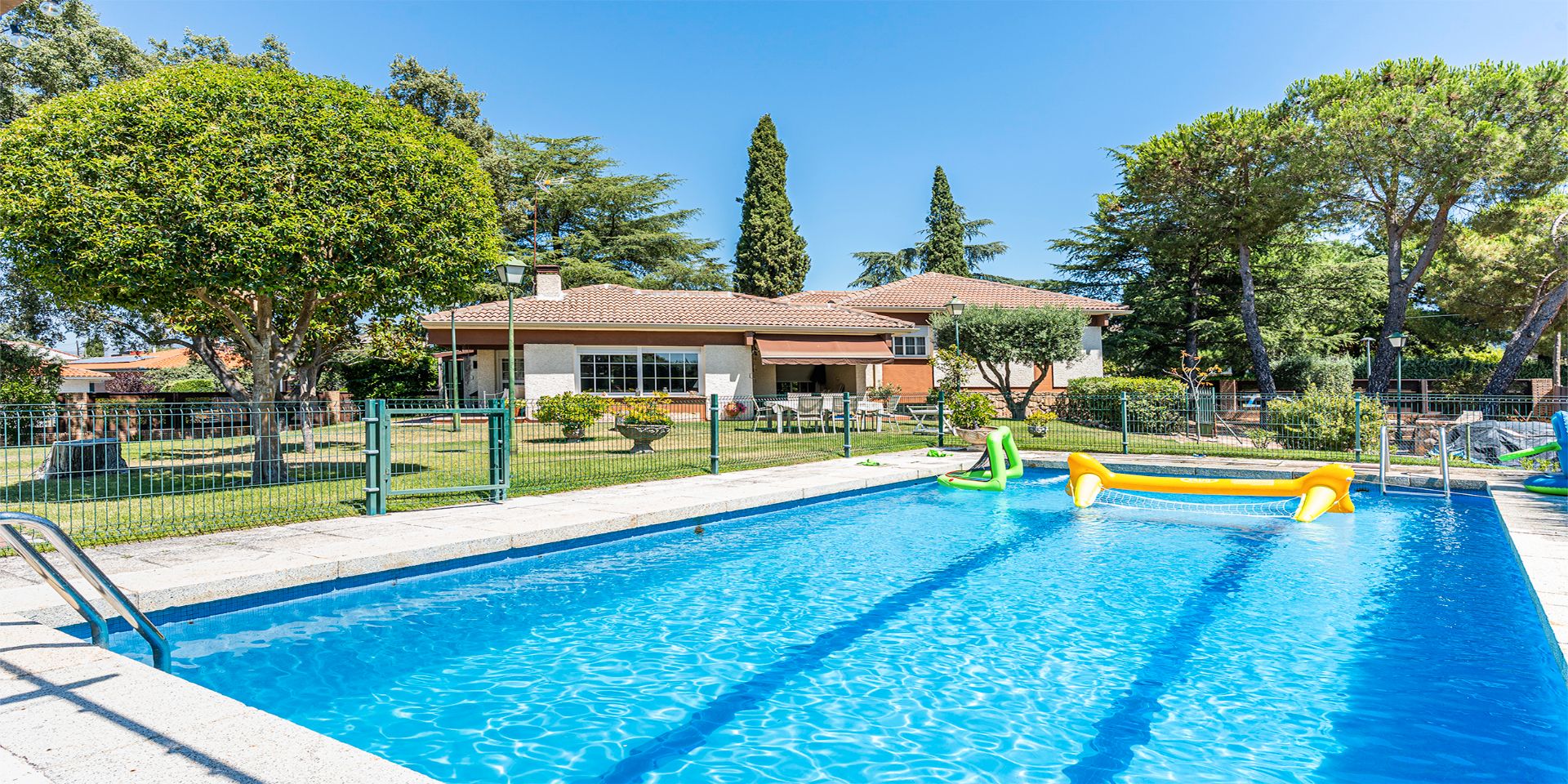 Swimming pool of House or chalet for sale in Valdemorillo  with Heating, Private garden and Swimming Pool