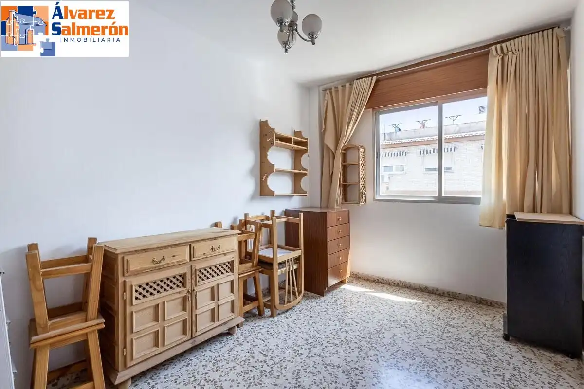 Dormitori de Pis en venda en Granada amb Aire condicionat i Calefacció