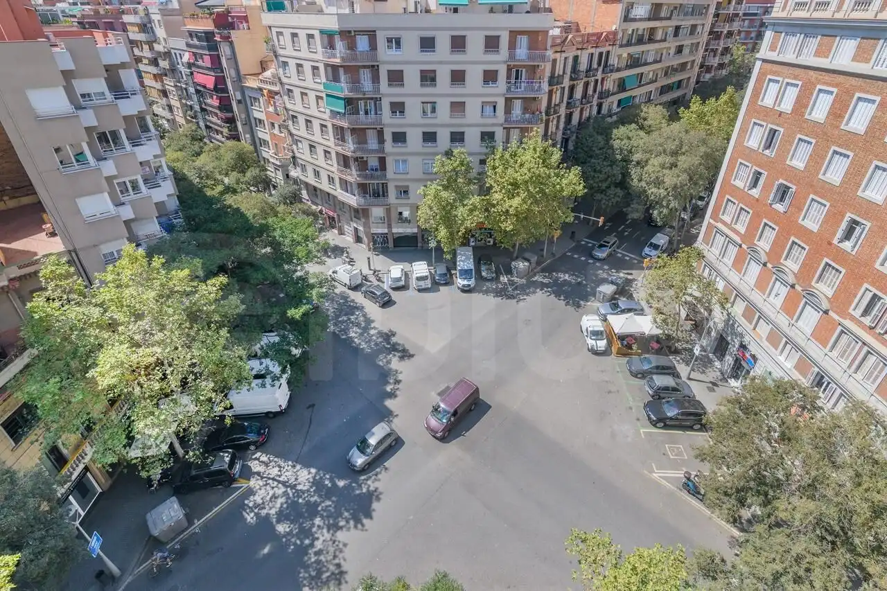 Außenansicht von Wohnung zum Verkauf in Barcelona mit Klimaanlage, Parkett und Möbliert