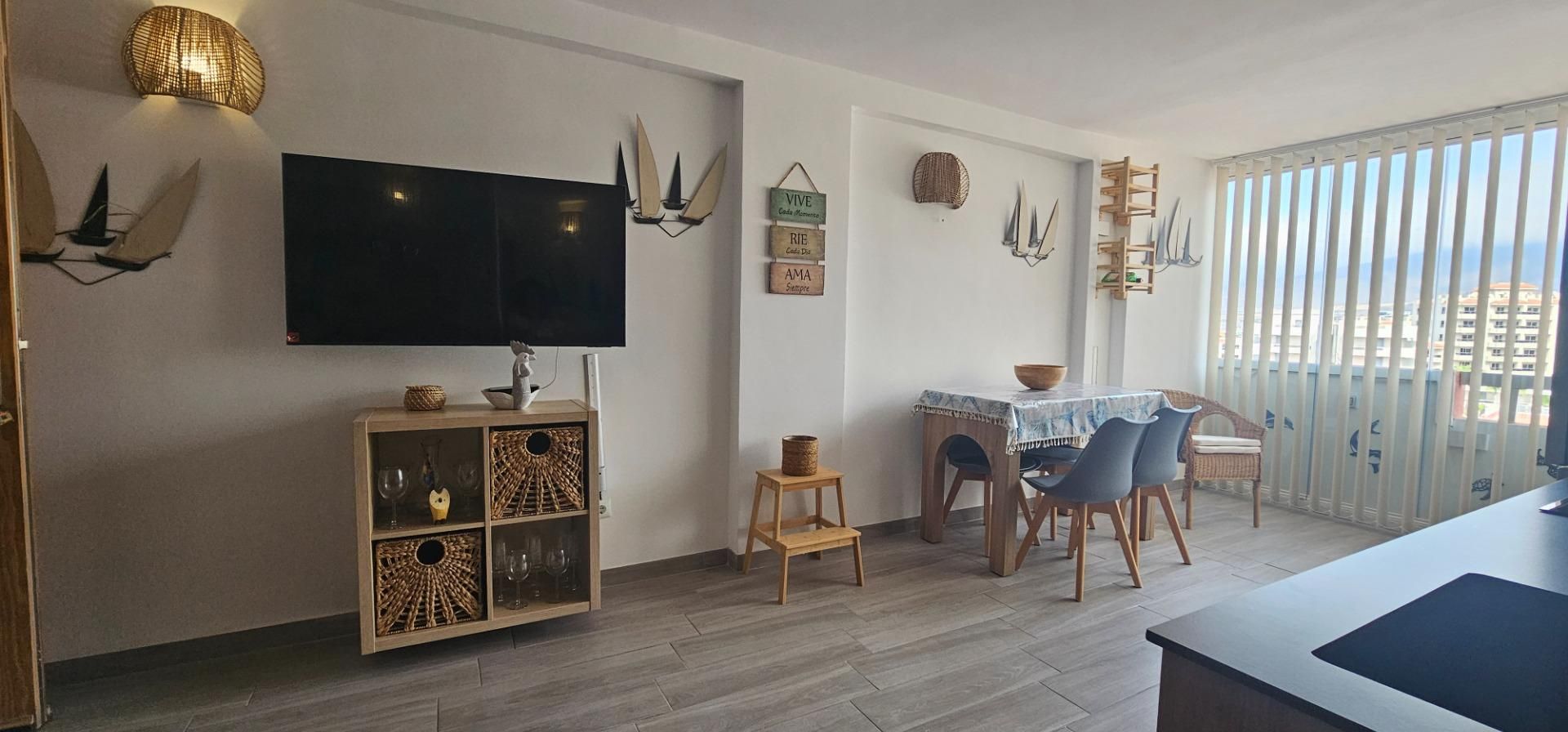 Menjador de Apartament de lloguer en Arona amb Terrassa i Piscina comunitària