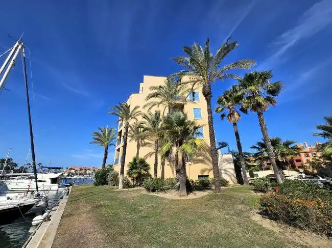Apartamento con piscina en alquiler en Puerto de Sotogrande - La Marina, imagen 2