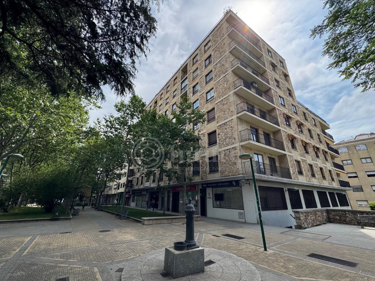 Piso en venta en Paseo de Carmelitas, San Vicente - Las Úrsulas, Centro