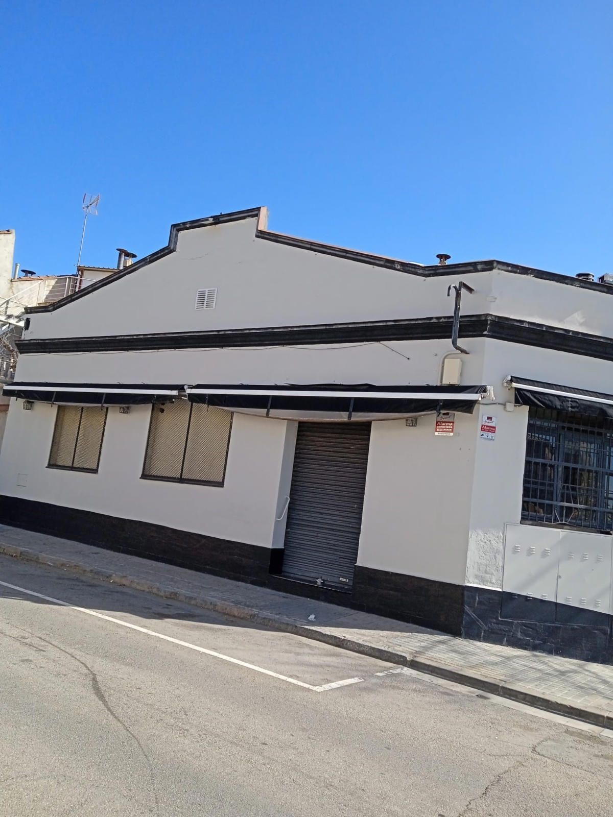 Vista exterior de Local de lloguer en Sabadell