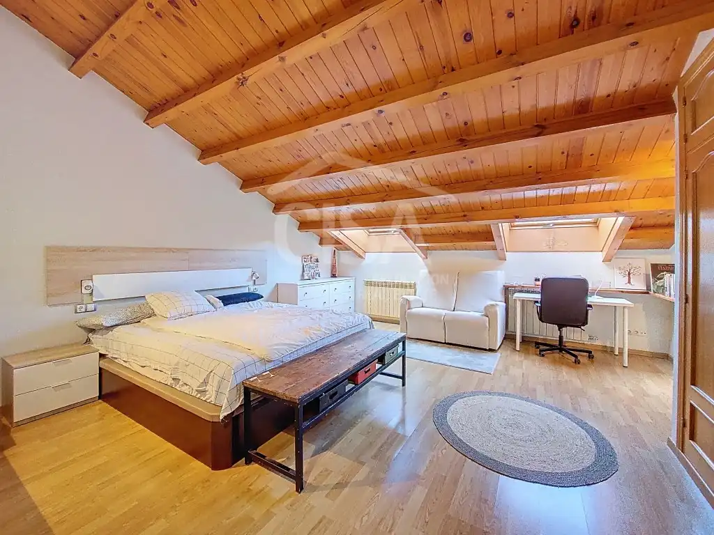Habitación de Casa adosada en venta en Ordino con Trastero