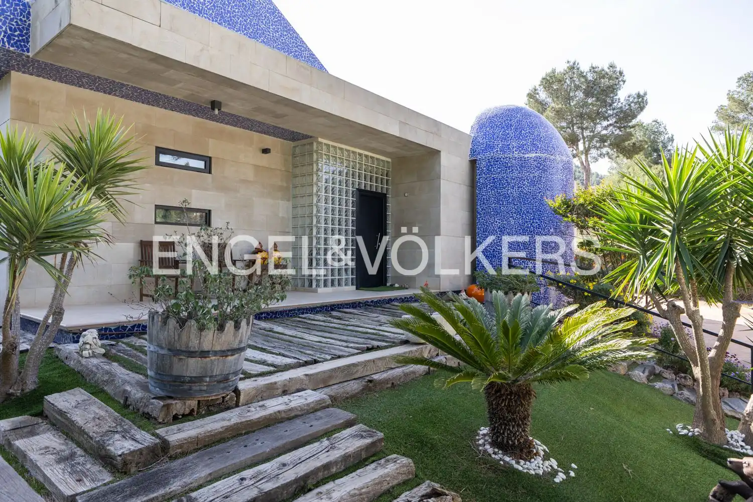 Exterior view of Houses for sale in Gilet  with Air Conditioner, Heating and Private garden