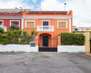 Exterior view of House or chalet for sale in  Granada Capital  with Terrace, Swimming Pool and Balcony