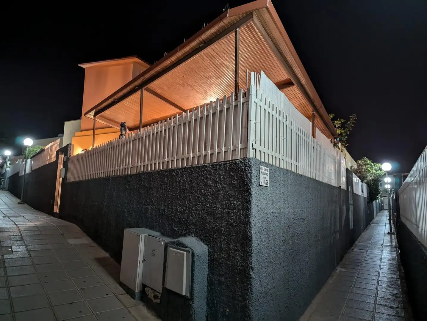 Vista exterior de Casa adosada en venda en San Bartolomé de Tirajana amb Aire condicionat, Terrassa i Piscina