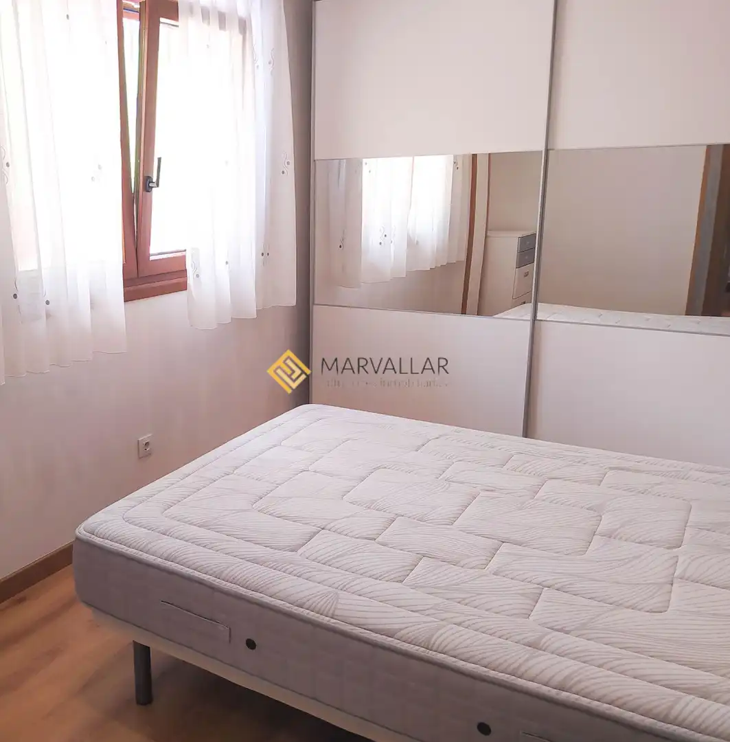 Schlafzimmer von Wohnungen zur Miete in Santander mit Möbliert
