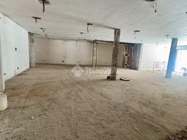 Local comercial en venda a Calle Pico Espigüete