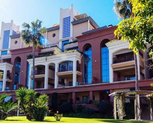 Vista exterior de Apartament de lloguer en Benalmádena amb Aire condicionat, Terrassa i Piscina