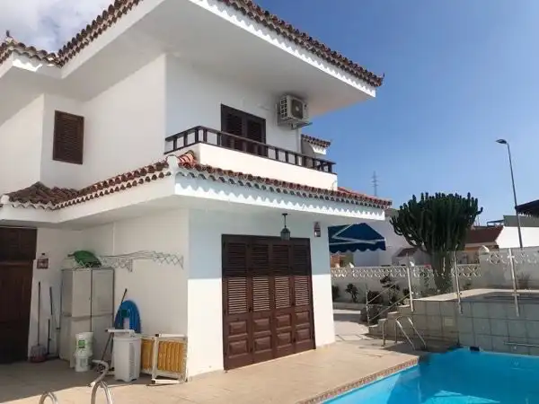 Vista exterior de Casa o xalet en venda en Mogán amb Aire condicionat, Calefacció i Jardí privat