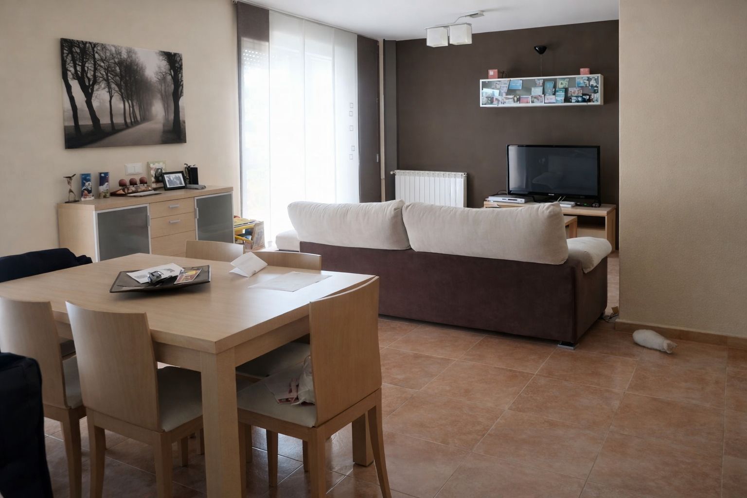 Sala d'estar de Casa adosada en venda en El Viso de San Juan amb Aire condicionat i Piscina