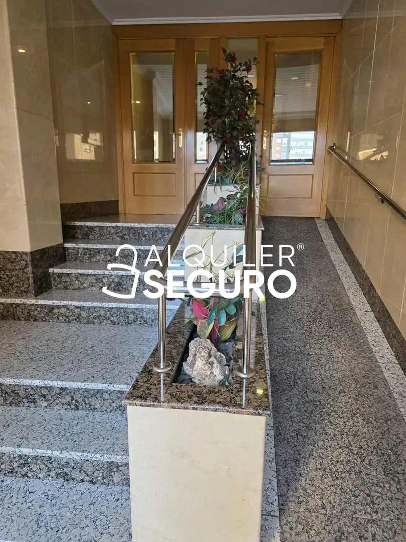Piso de alquiler en Burgos con Calefacción, Terraza y Amueblado