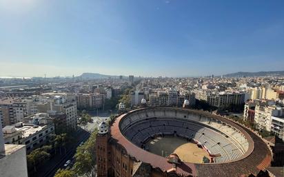 Vista exterior de Àtic en venda en  Barcelona Capital amb Aire condicionat, Calefacció i Parquet
