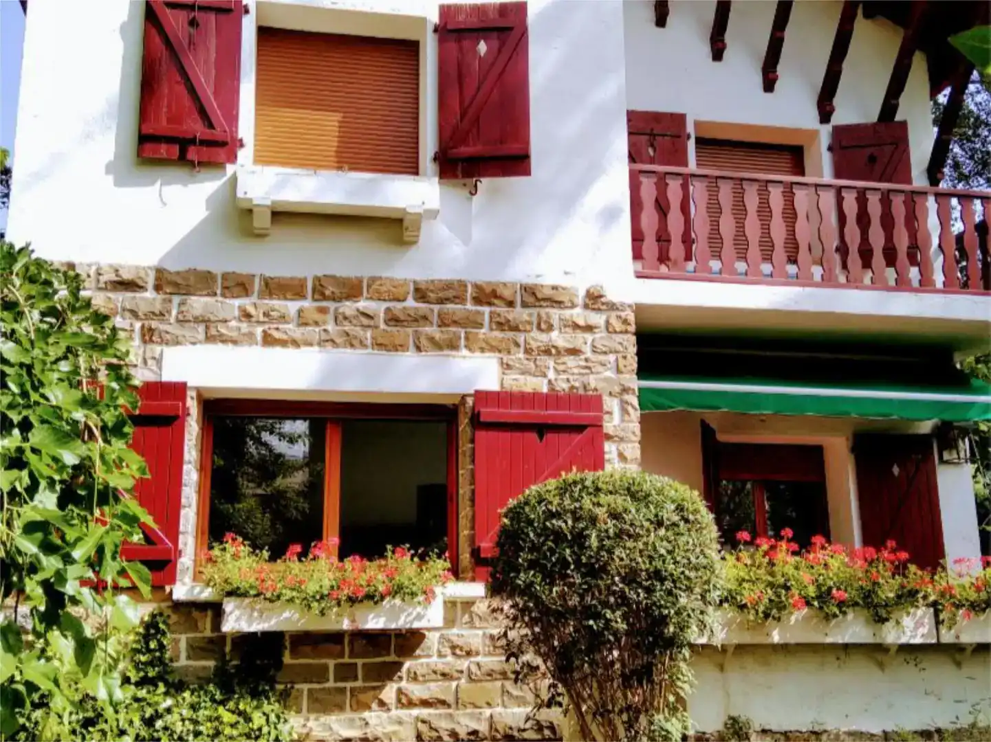 Vista exterior de Casa o chalet de alquiler en Jaca con Jardín privado, Amueblado y Balcón