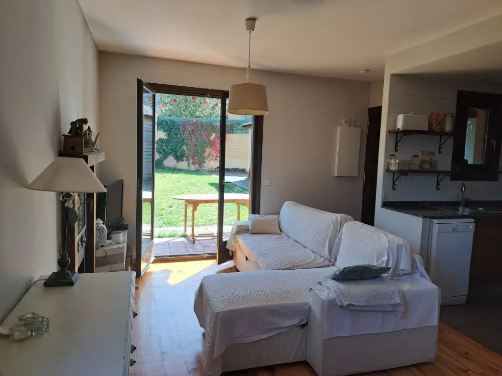 Terraced house with garden to rent in Avinguda del Segre 2