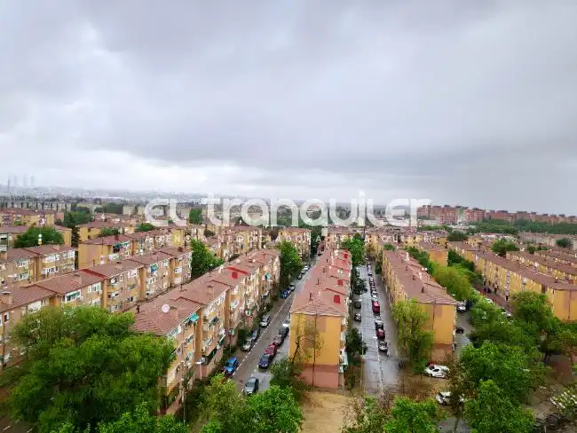 Vista exterior de Pis en venda en Madrid amb Aire condicionat