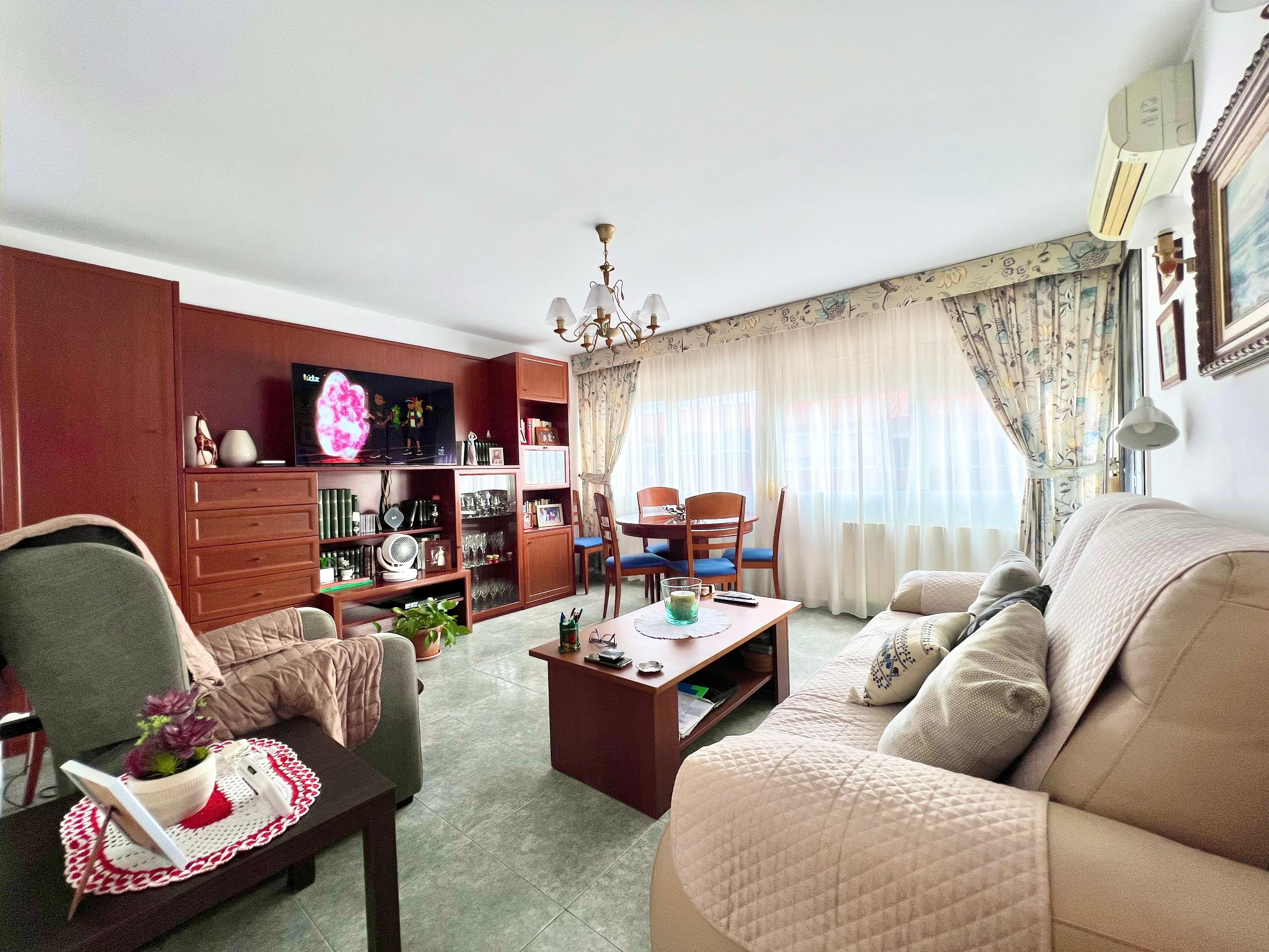 Living room of Flat for sale in L'Hospitalet de Llobregat