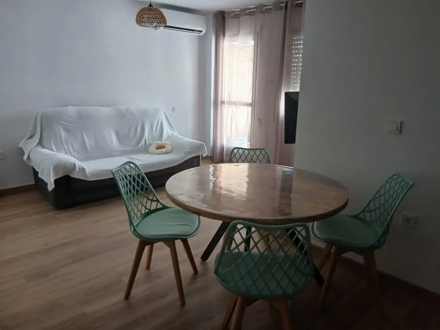 Habitación de Estudio de alquiler en Gandia con Aire acondicionado, Amueblado y Alarma