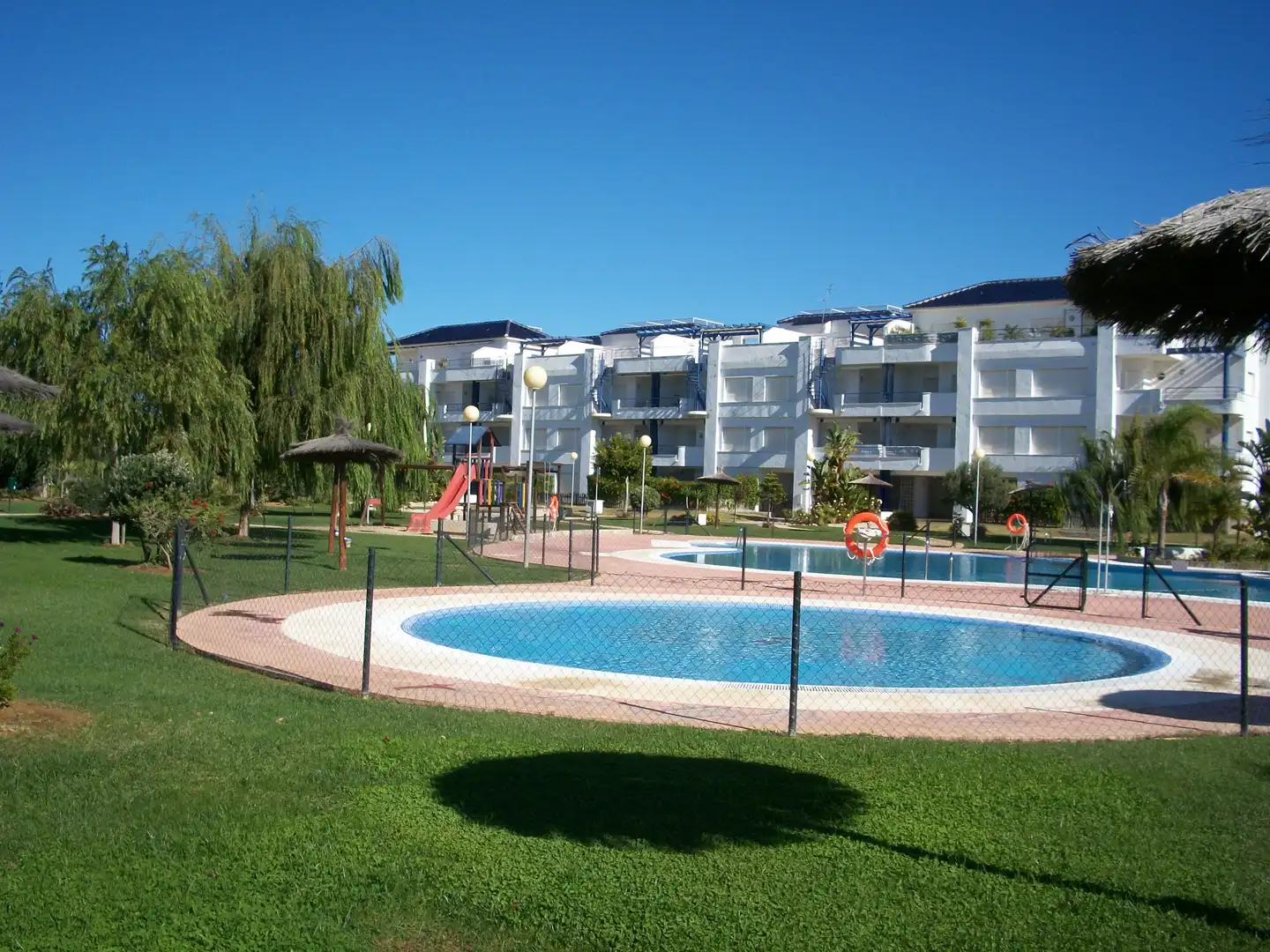 Apartment with pool to rent in Avenida Reina Sofía 37