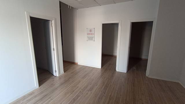 Local comercial en Alquiler en Carrer de l'Alcalde Pujol en Joc de la Bola - Camps d'Esports