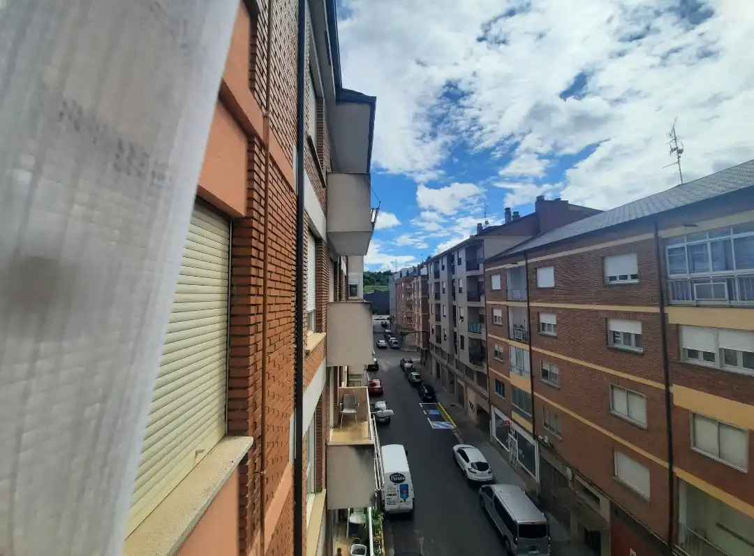 Außenansicht von Wohnung zur untervermieten in Ponferrada mit Heizung, Möbliert und Ofen