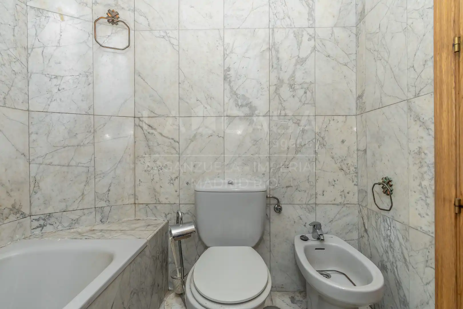 Bathroom of Flat for sale in Madrid  with Heating, Terrace and Balcony
