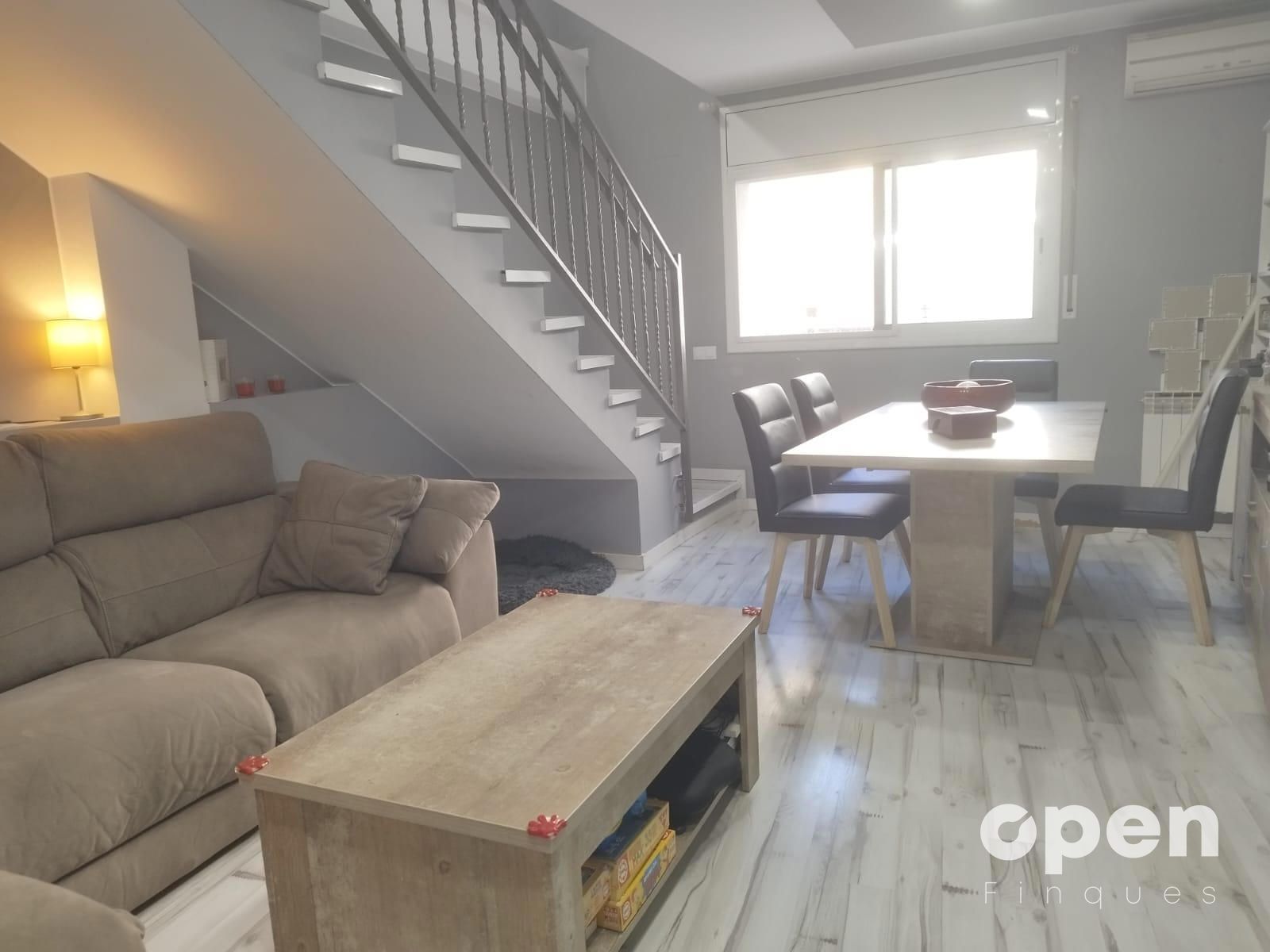 Sala d'estar de Dúplex en venda en Rubí amb Aire condicionat, Calefacció i Parquet