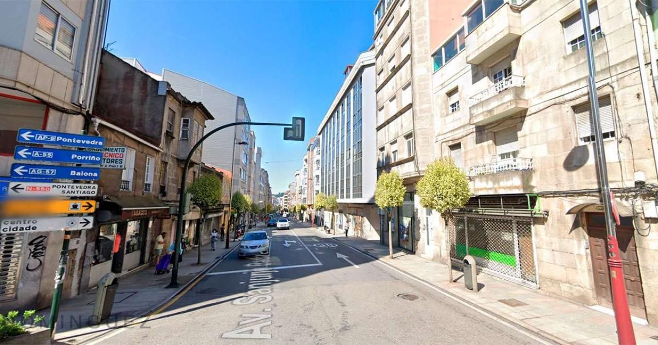 Vista exterior de Edifici en venda en Vigo 