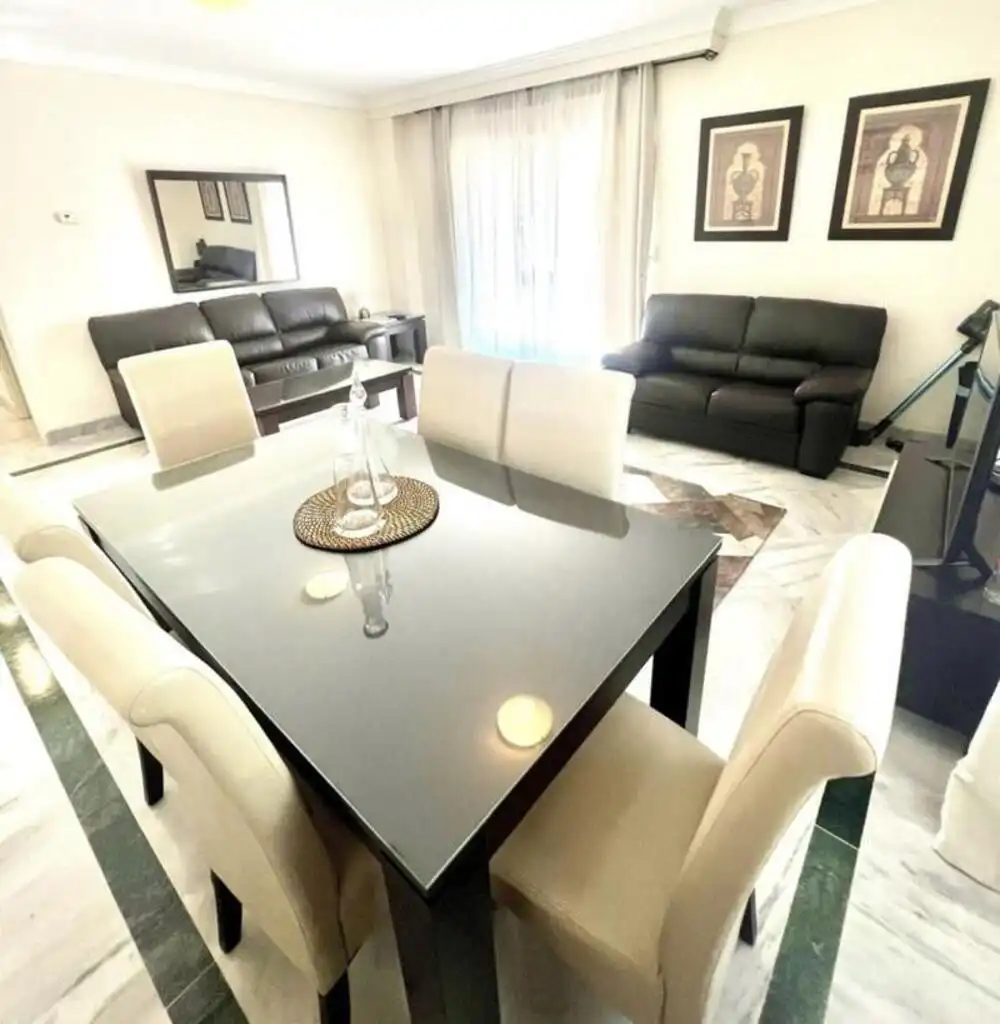 Esszimmer von Erdgeschoss zur Miete in Marbella mit Klimaanlage, Privatgarten und Terrasse