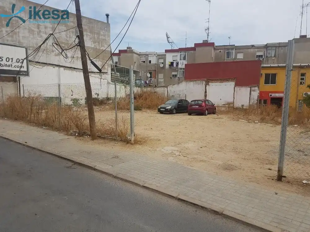 Terreny residencial en venda a Nuevo Parque - Los Rosales - Tráfico Pesado