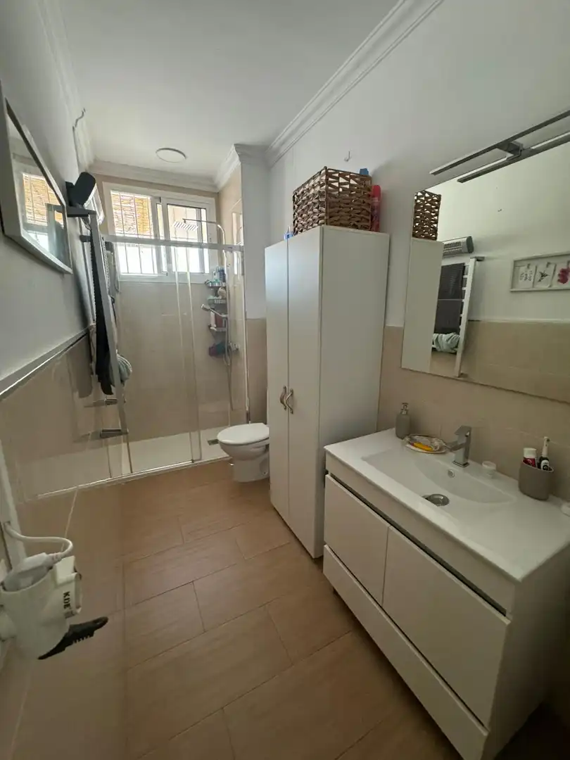 Bany de Casa o xalet en venda en Utrera amb Aire condicionat, Terrassa i Traster