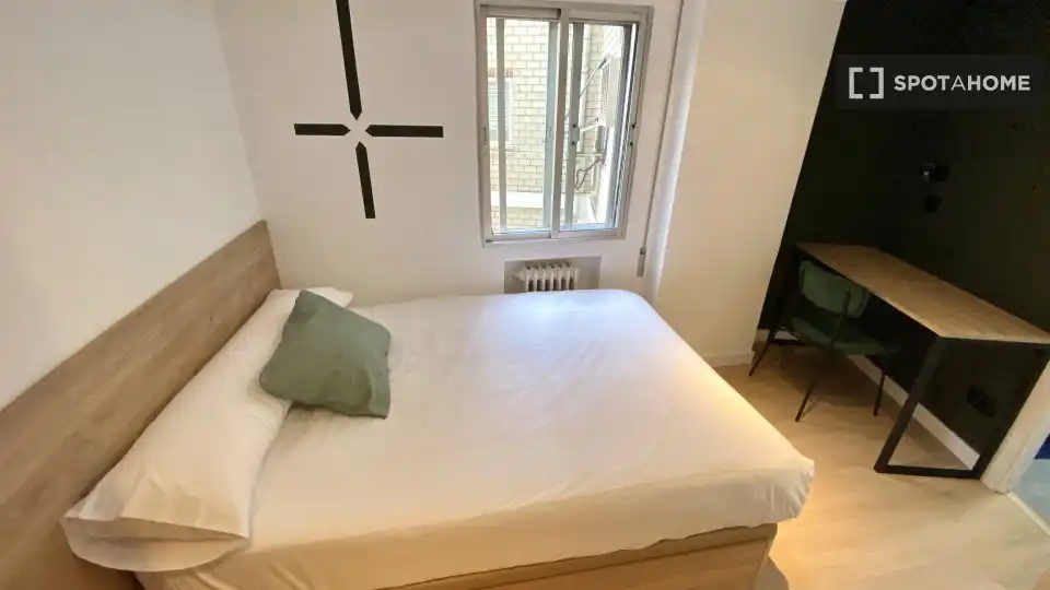 Bedroom of Flat for rent in Madrid  with Air Conditioner, Heating and Furnished