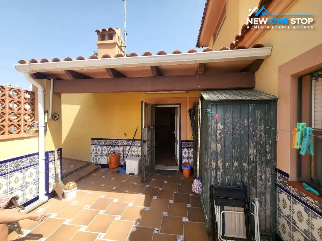 Terrassa de Casa adosada en venda en Cuevas del Almanzora amb Aire condicionat, Calefacció i Jardí privat