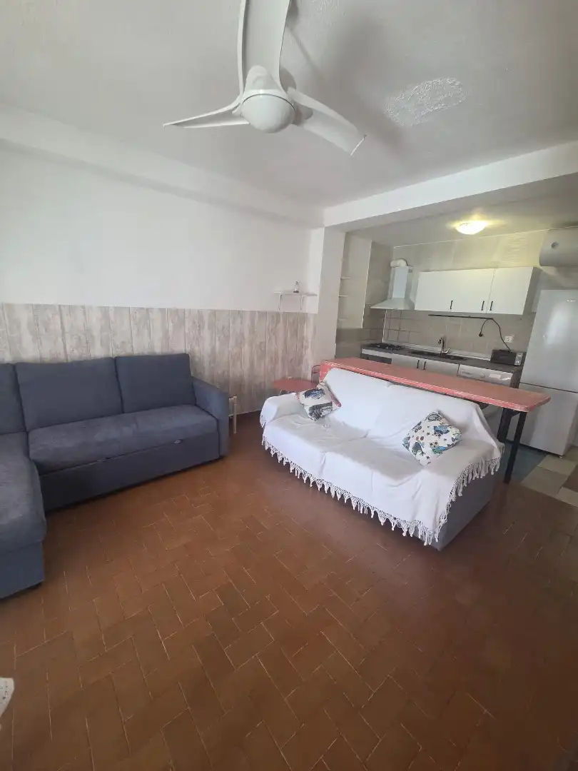 Sala d'estar de Pis en venda en Almería amb Piscina comunitària